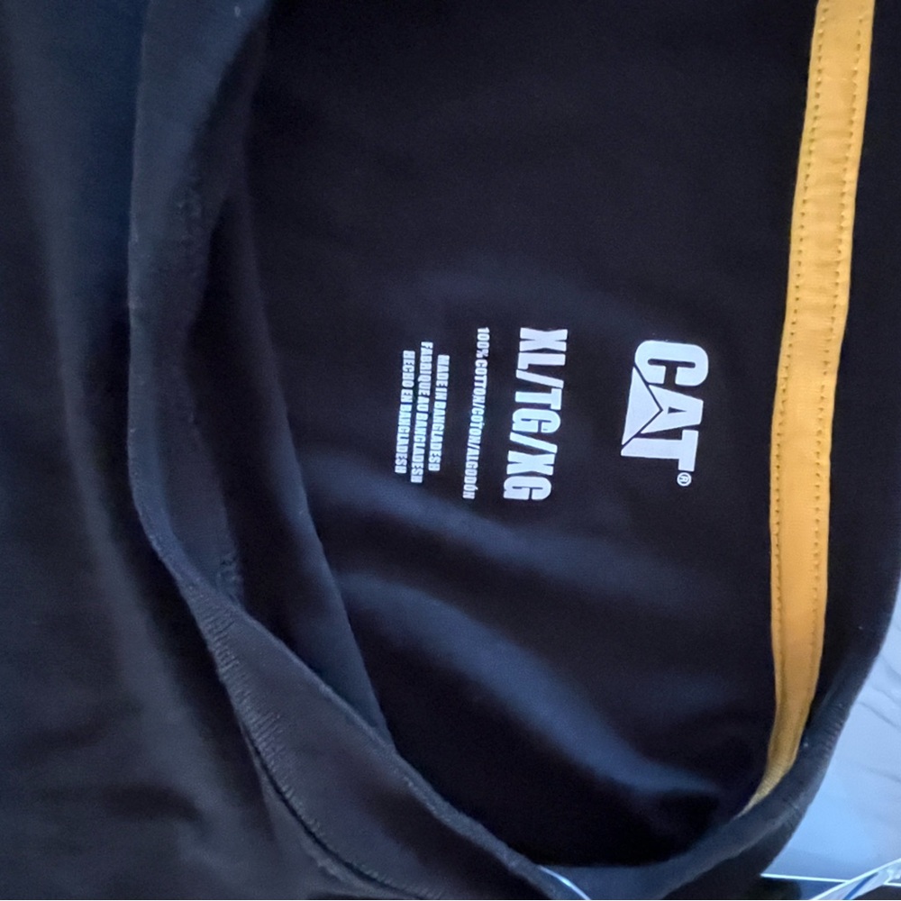 Brand New Caterpillar XL black t-shirt - Picture 4 of 7